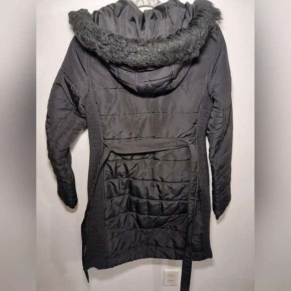 Express Hooded Black Puffer Coat with Gold Details - Picture 5 of 11